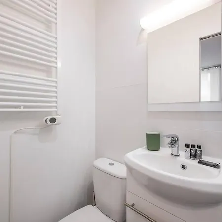 49 Rochechouart - Cozy Apartment Near Montmartre Parigi Esterno foto