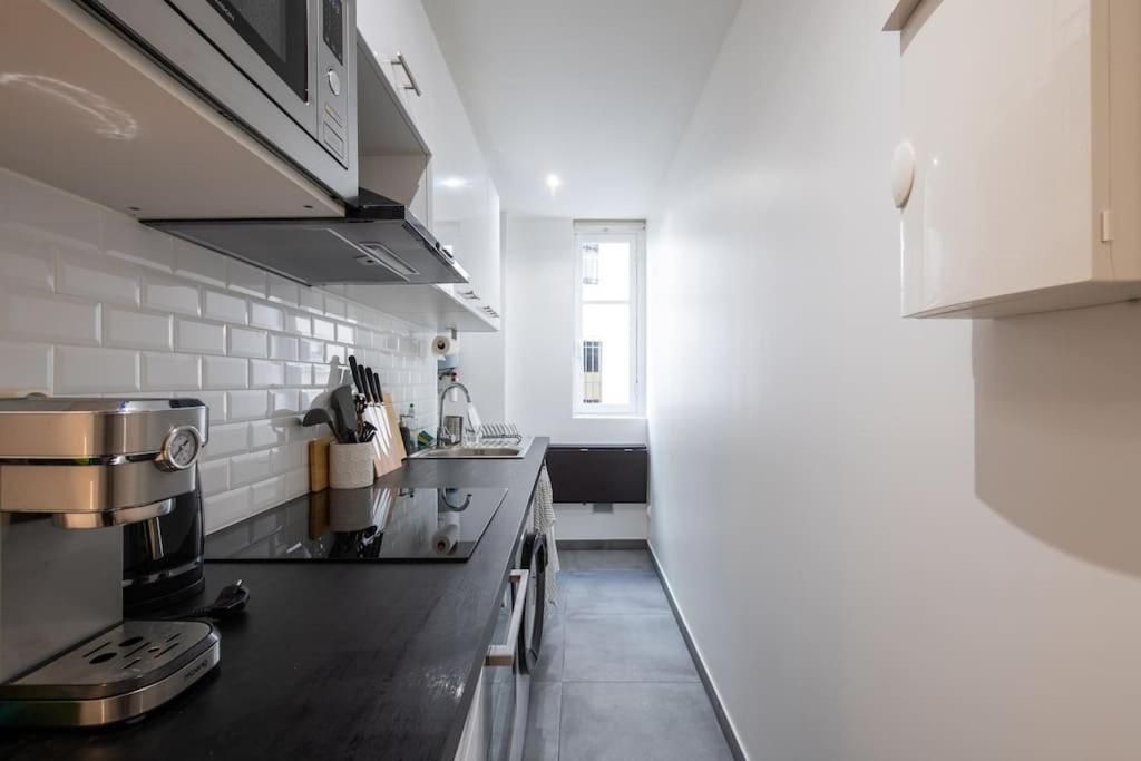 49 Rochechouart - Cozy Near Montmartre Appartement Parijs
